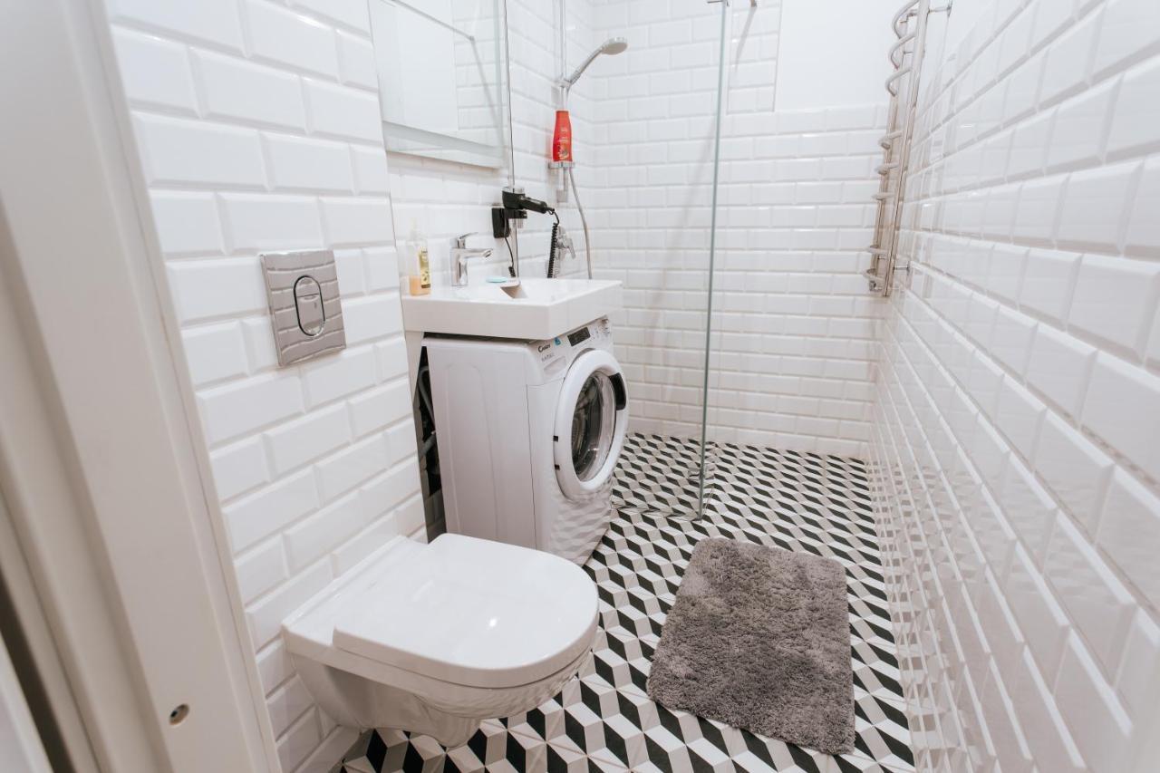 Stylish Latvian-Style Studio Apartment Near City Center, Parks, Cafes & Public Transit รีกา ภายนอก รูปภาพ