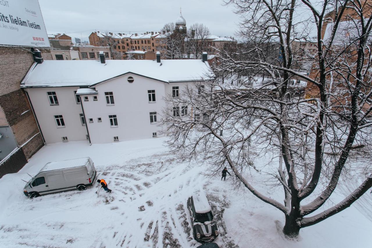 Stylish Latvian-Style Studio Apartment Near City Center, Parks, Cafes & Public Transit รีกา ภายนอก รูปภาพ